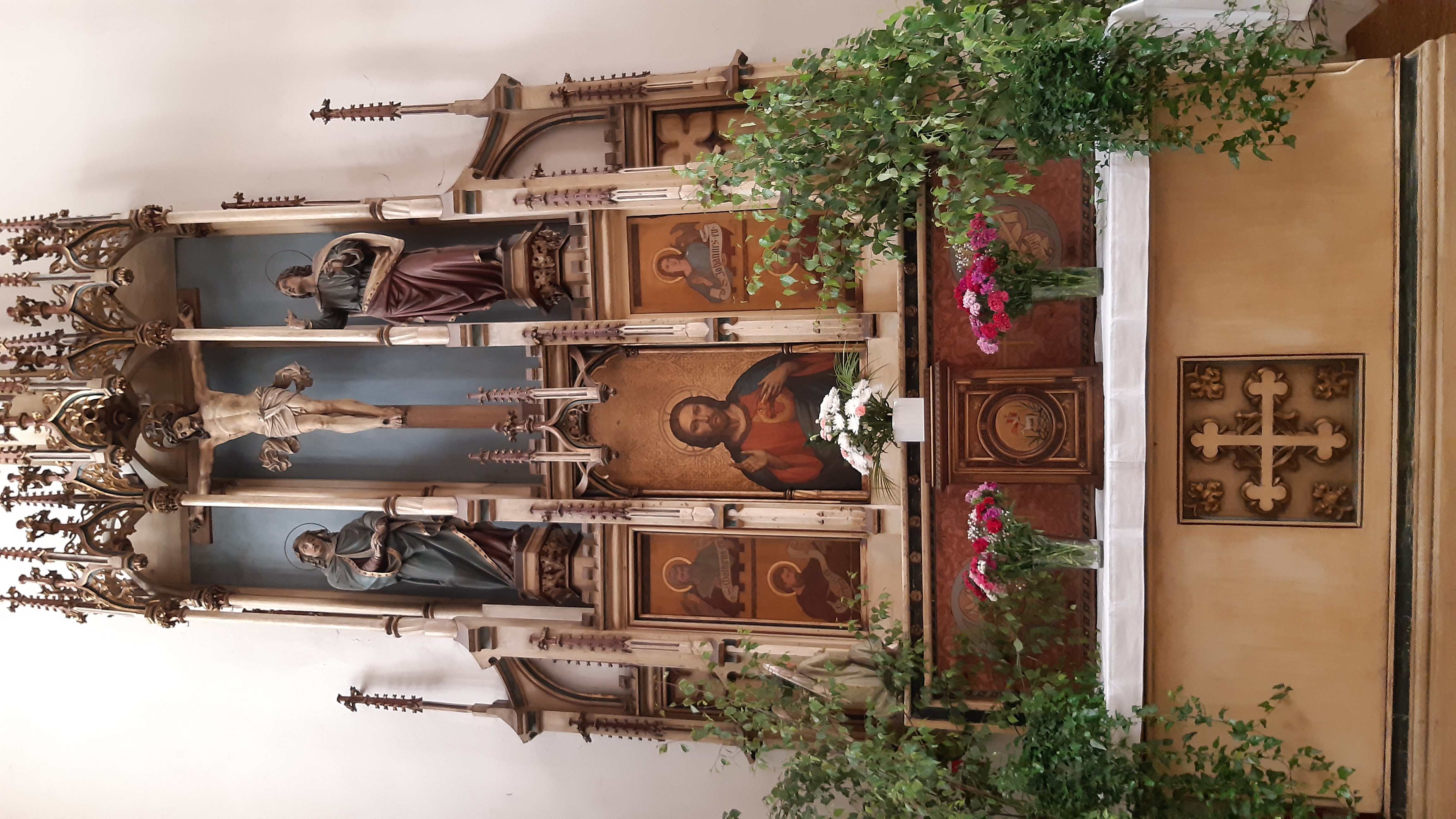 Kostel Nanebevzetí Panny Marie v Ústí nad Labem - boční oltář
