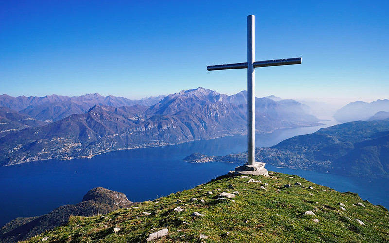 kříž v horách